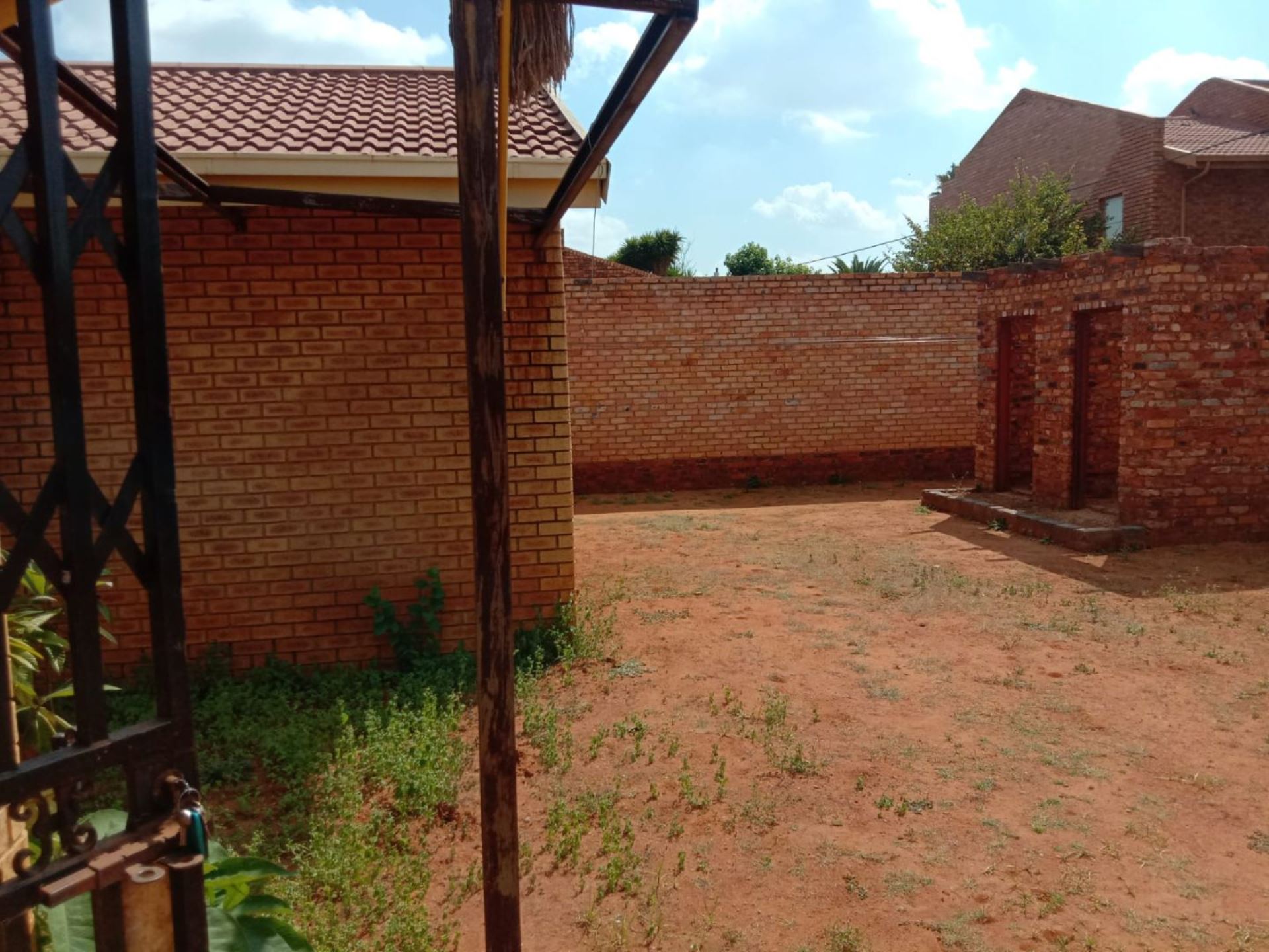 Crystal Park House For Sale in CRYSTAL PARK & EXT, BENONI for sale in Gauteng (ID578435082)