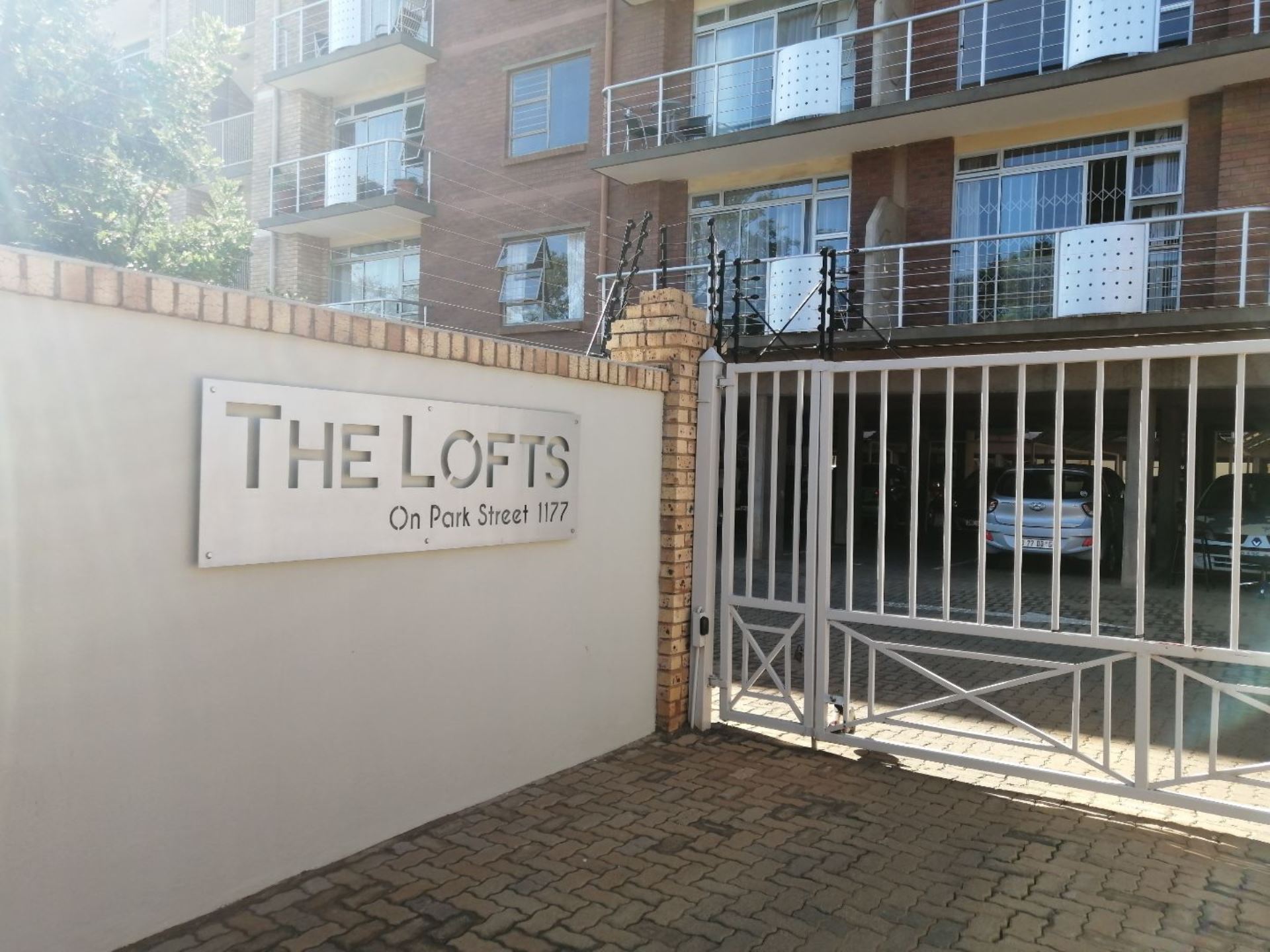 Hatfield Apartment For Sale in HATFIELD, PRETORIA for sale in Gauteng