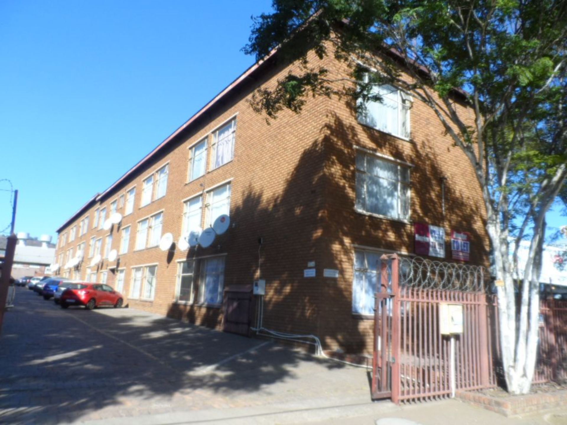 1 bedroom flat to rent in windsor west