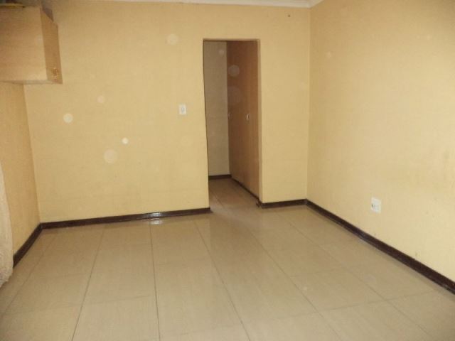 House For Sale in EMDO PARK, POLOKWANE(PIETERSBURG) Picture 2