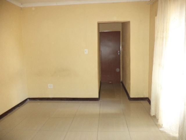 House For Sale in EMDO PARK, POLOKWANE(PIETERSBURG) Picture 3
