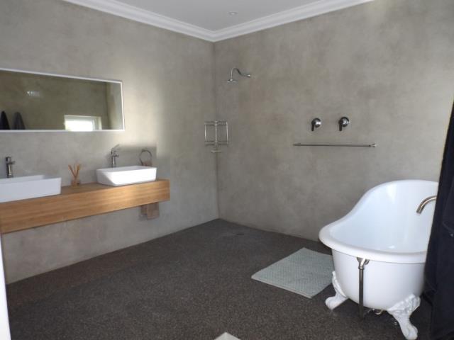 House For Sale in EASTCLIFF, HERMANUS Picture 3