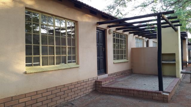 Townhouse For Sale in BENDOR, POLOKWANE(PIETERSBURG) Picture 3