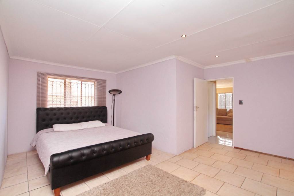 House For Sale in COSMO CITY, RANDBURG Picture 4