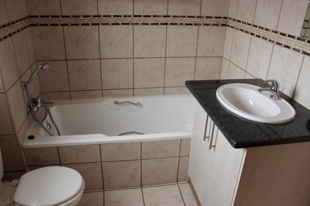 Townhouse For Sale in WOODLAND HILLS, BLOEMFONTEIN Picture 7