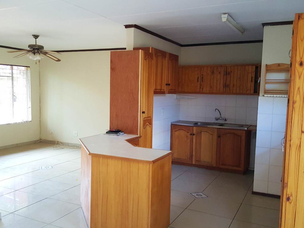 Townhouse For Sale in LANGENHOVENPARK, Bloemfontein Picture 1