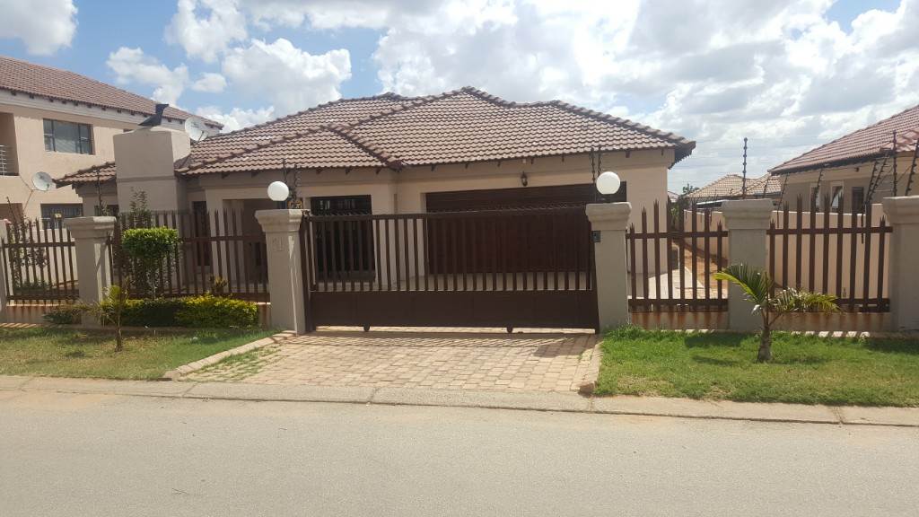 House For Sale In New Flora Park, Polokwane, Limpopo for R 1699999.0