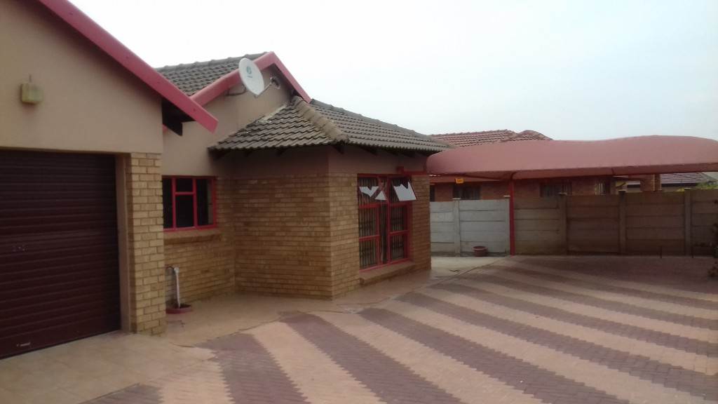House For Sale in NIRVANA, POLOKWANE(PIETERSBURG) Picture 1