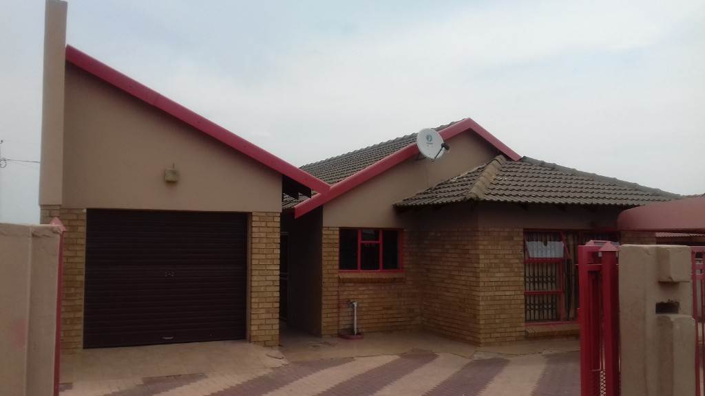 House For Sale in NIRVANA, POLOKWANE(PIETERSBURG) Picture 2