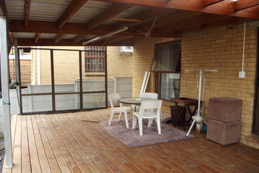 Townhouse For Sale in NORMANDIE, BRACKENFELL Picture 4