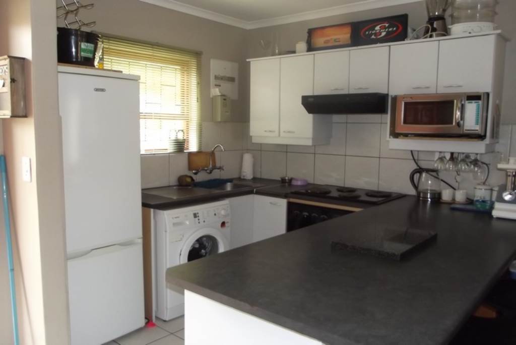 Townhouse For Sale in NORMANDIE, BRACKENFELL Picture 1
