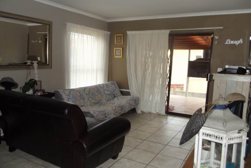 Townhouse For Sale in NORMANDIE, BRACKENFELL Picture 2