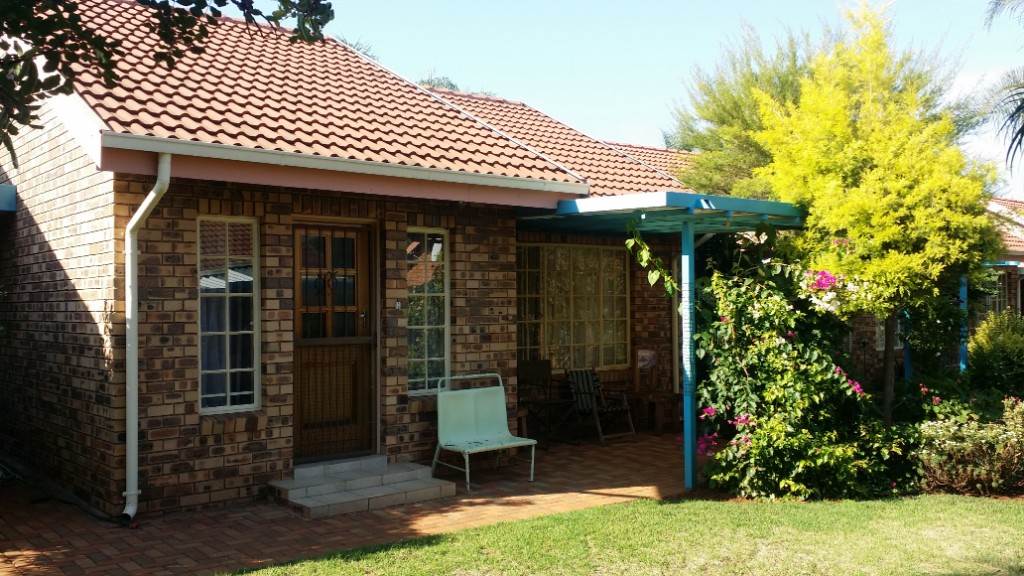 Townhouse For Sale in CAPRICORN, POLOKWANE(PIETERSBURG) Picture 2