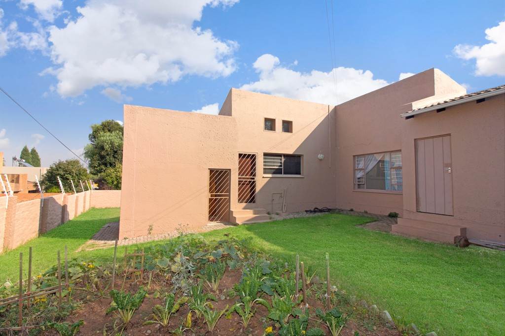 House For Sale in NORTHCLIFF, RANDBURG Picture 18