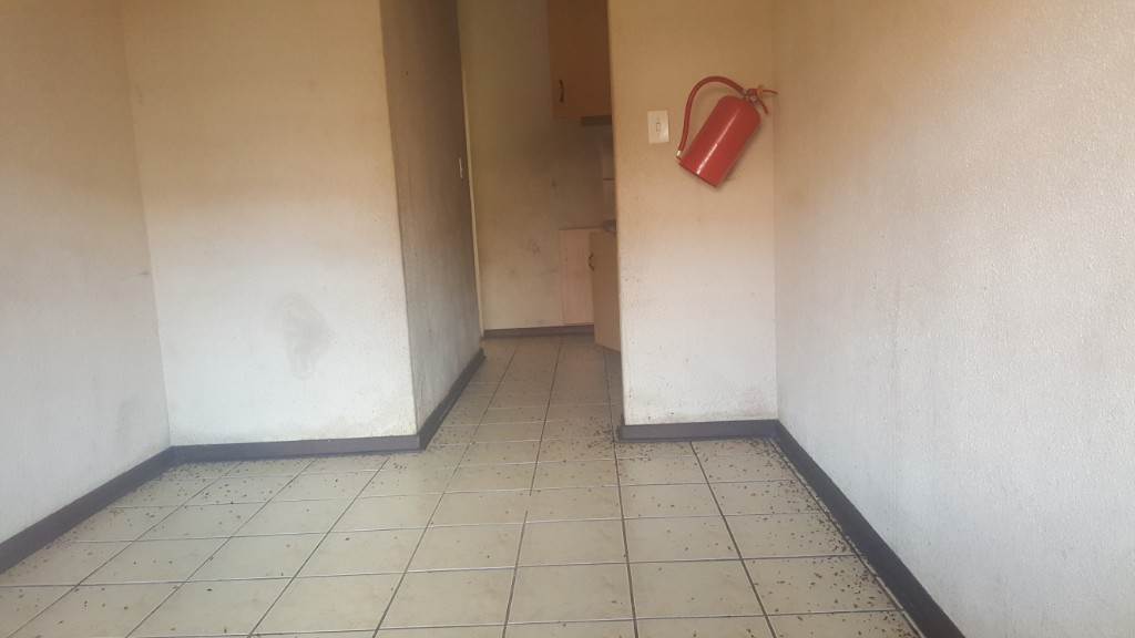 Flat For Sale in BO DORP, POLOKWANE(PIETERSBURG) Picture 4