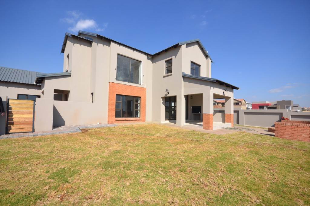 Property and Houses for sale in Olympus, House, 4 Bedrooms - ZAR 3,350,000 Property and Houses for sale in Olympus, House, 4 Bedrooms - ZAR 3,350,000