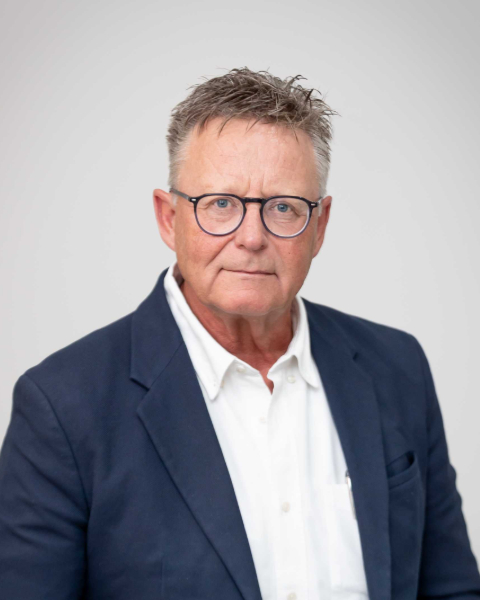 Derek  Sansom